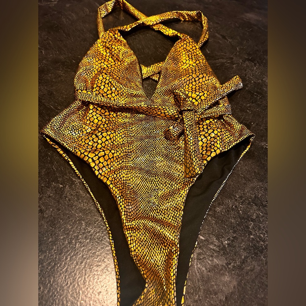 NWOT , One piece bikini , snake print pattern - Picture 3 of 5